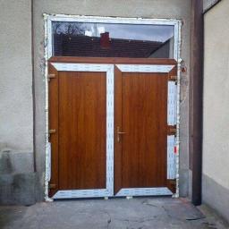 Drzwi PVC 
kolor: złoty dąb