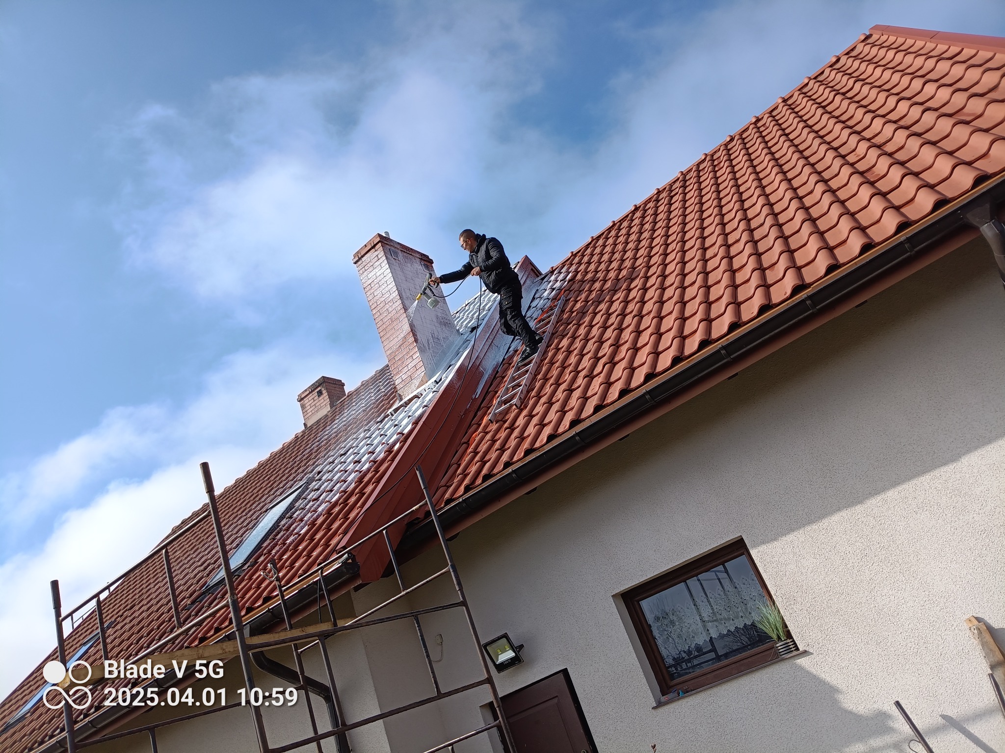 Do naszej oferty dodajemy usługę ,,mycie dachów' Zapraszamy do kontaktu.