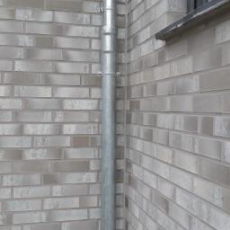 Izolacja elastyczna w samym rogu.