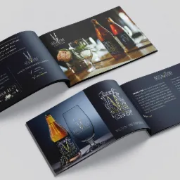 Katalog reklamowy piwa kraftowego z logo Taste of Victory. Otwarta broszura prezentuje butelkę i kieliszek piwa, z detalami etykiety i tekstem promocyjnym.