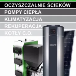 Reklama firmy instalacyjnej: kocioł na paliwo stałe, zbiornik akumulacyjny i panel słoneczny na białym tle.