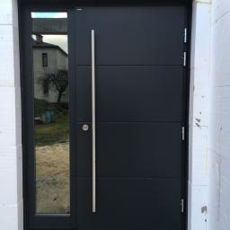 Drzwi zewnętrzne drewniane Parmax, montaż zrealizowany na ciepłym poszerzeniu z taśmami i EPDM uszczelniającym 