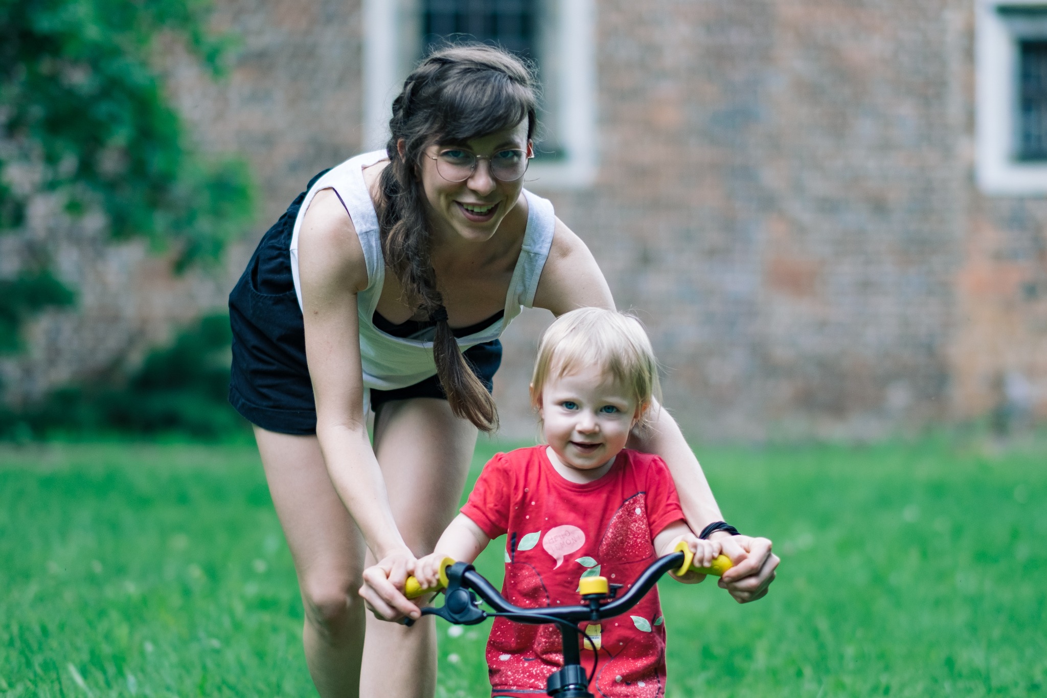 Sesja rodzinna na spacerze