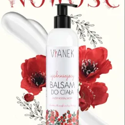Butelka balsamu do ciała marki Vianek z czarną pompką, otoczona czerwonymi makami i smugami kremu, z napisem 'NOWOŚĆ' w górnej części obrazu.