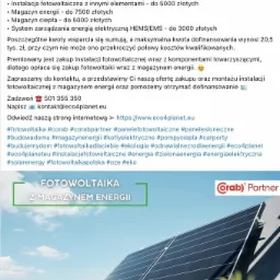 Panele fotowoltaiczne na dachu budynku w słoneczny dzień, widoczne logo firmy Eco4planet i informacja o fotowoltaice z magazynem energii.
