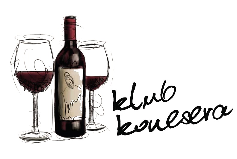 Szkic przedstawiający butelkę czerwonego wina z etykietą z abstrakcyjnym rysunkiem twarzy, otoczoną dwoma kieliszkami z czerwonym winem oraz napisem 'klub konesera' wykonanym odręcznym pismem.