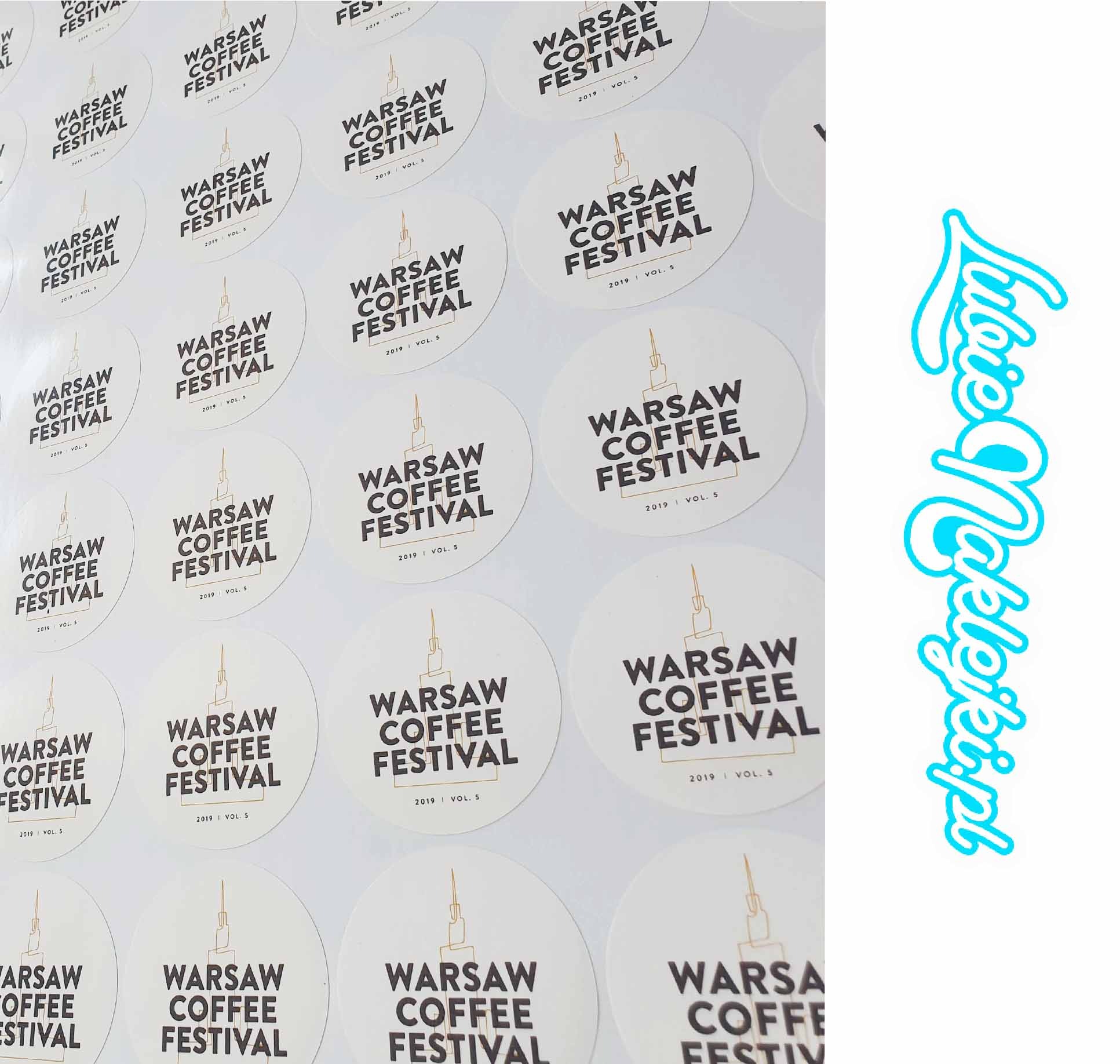 Arkusz z okrągłymi naklejkami Warsaw Coffee Festival 2019 Vol. 5 z motywem warszawskiej syrenki, obok niebieska naklejka z napisem LubieNaklejki.pl.