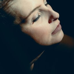 Magdalena Białek - Sesja studyjna Oli - temat światłocień