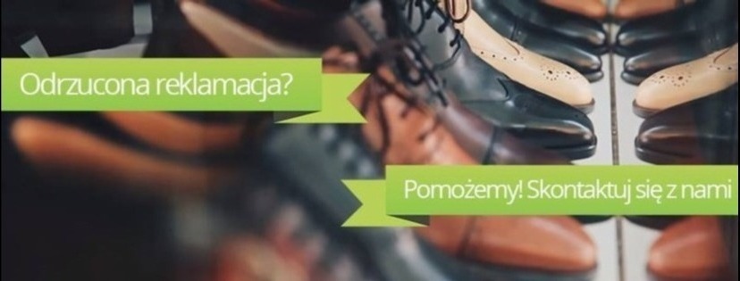 Reklama kancelarii odszkodowawczej z hasłami 'Odrzucona reklamacja?' i 'Pomożemy! Skontaktuj się z nami' na tle rzędów eleganckich butów.
