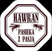 Logo pasieki w kształcie ośmiokąta z napisem 'HAWRAN PASIEKA Z PASJĄ' i stylizowanymi wizerunkami dwóch pszczół.