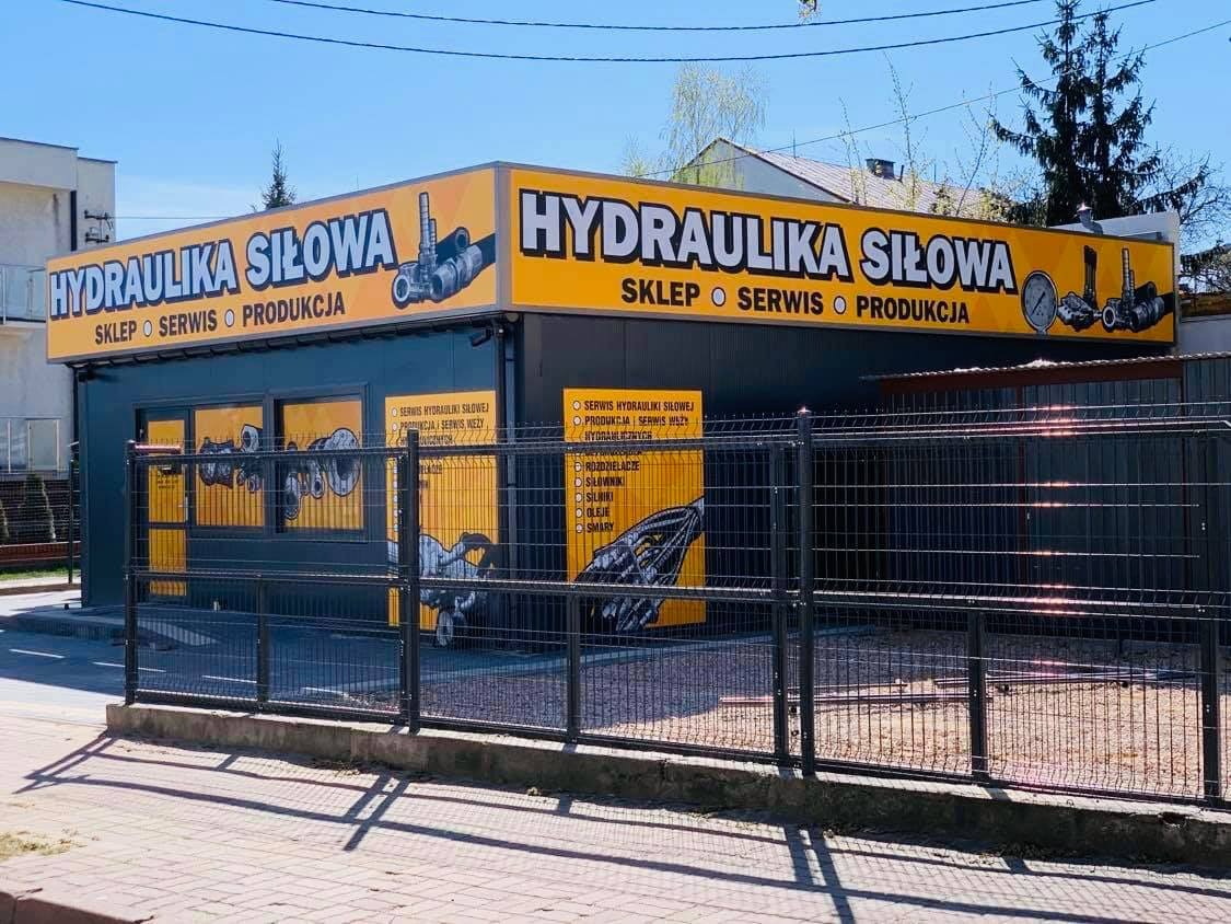 Reklamowe oklejenie szyb i produkcja i montaż szyldów.
