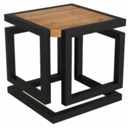 Stolik kawowy z drewnianym blatem i spawanej, geometrycznej podstawy z czarnych profili stalowych, widoczne spawy na łączeniach.