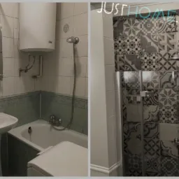 Dwie części łazienki na jednym zdjęciu: po lewej umywalka, wanna i bojler, po prawej kabina prysznicowa z wzorzystymi płytkami i deszczownicą. Widoczne logo firmy 'JustHome' w prawym górnym rogu.