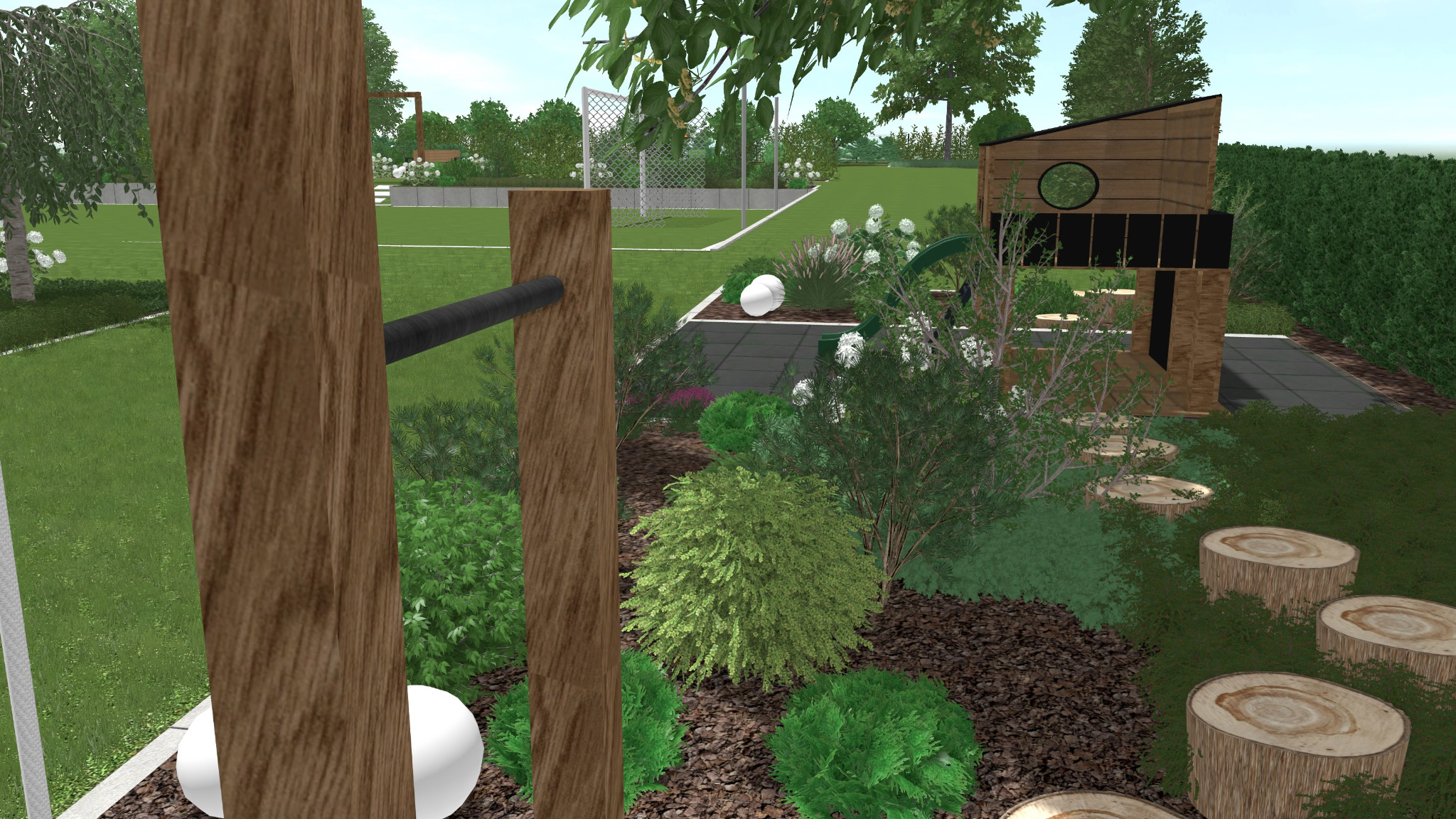 Wizualizacja ogrodu z drewnianym placem zabaw, ścieżką z pniaków i boiskiem w tle, widziana przez fragment konstrukcji do ćwiczeń.