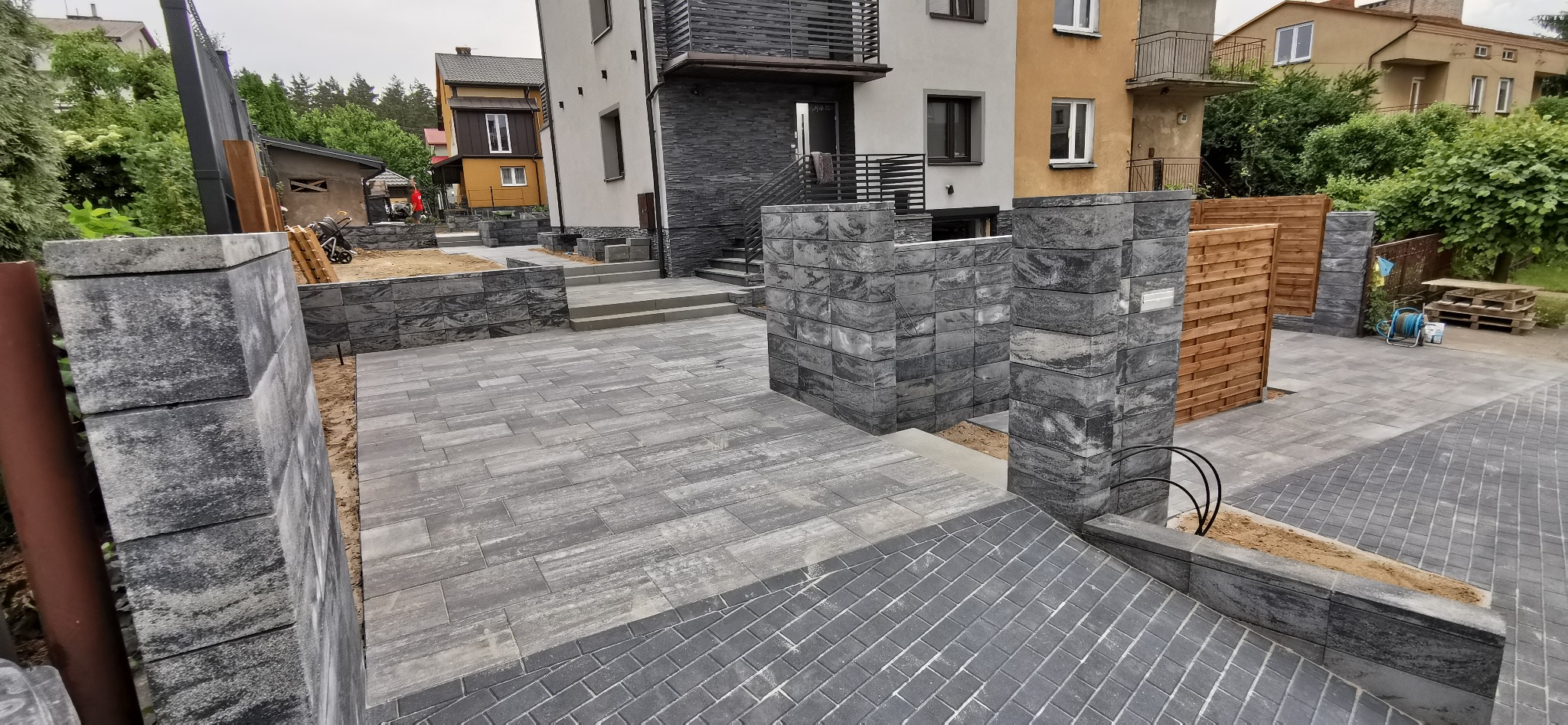 Murki z bloczków ogrodzeniowych