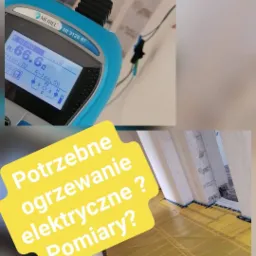 Pomiar rezystancji instalacji ogrzewania podłogowego za pomocą miernika Metrel MI 3125 BT, widoczna folia grzewcza i fragment pomieszczenia w trakcie remontu. Na zdjęciu widoczny napis 'Potrzebne...