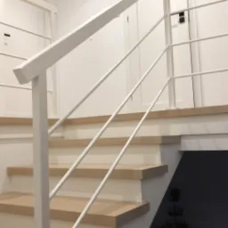 biała balustrada skandynawska