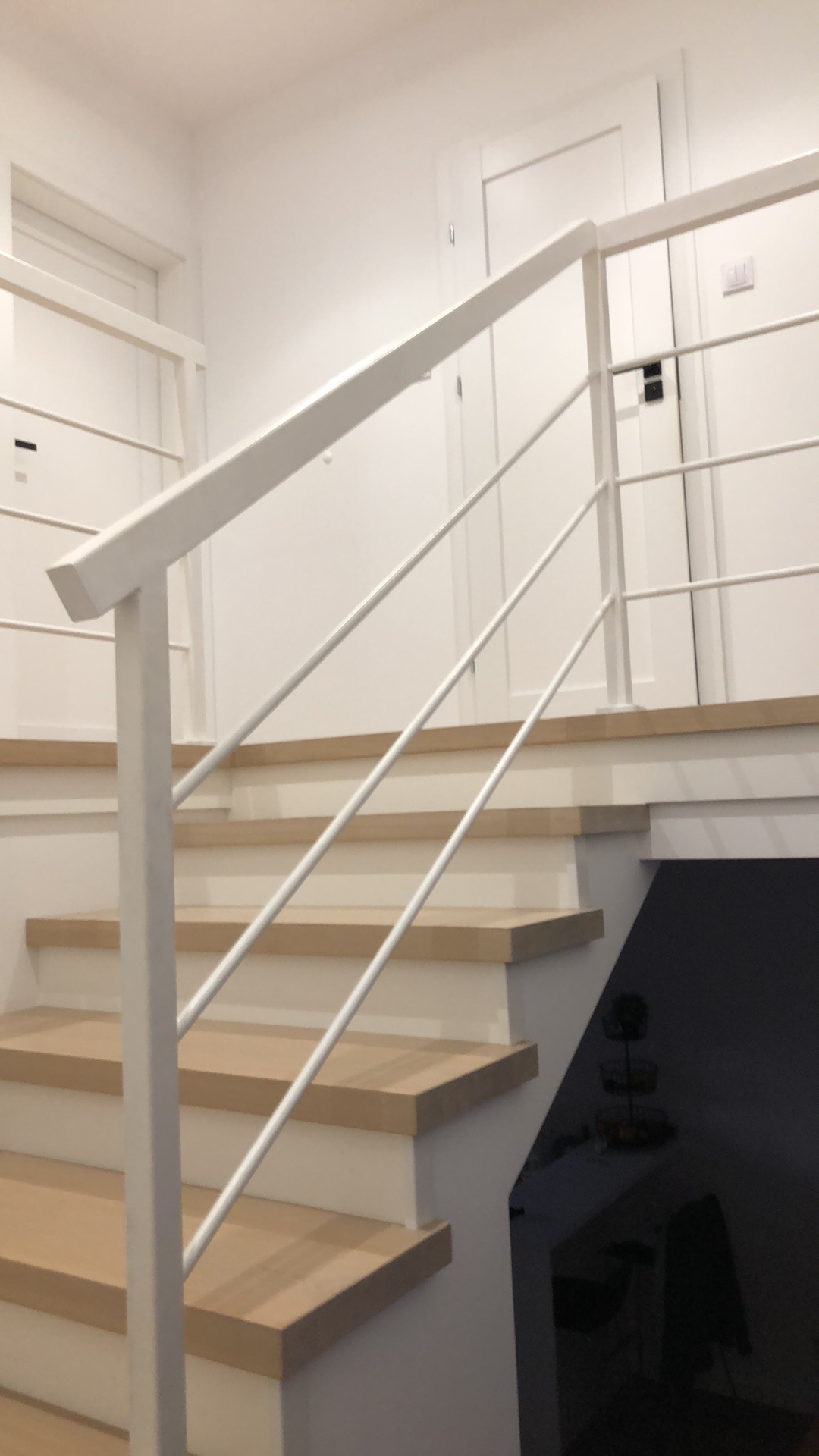 biała balustrada skandynawska