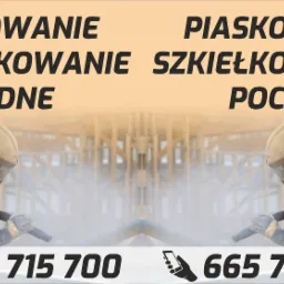 Grafika reklamowa z podwójnym ujęciem pracownika w kombinezonie ochronnym podczas piaskowania, z numerem telefonu i hasłami 'Piaskowanie', 'Szkiełkowanie', 'Pochodne'.