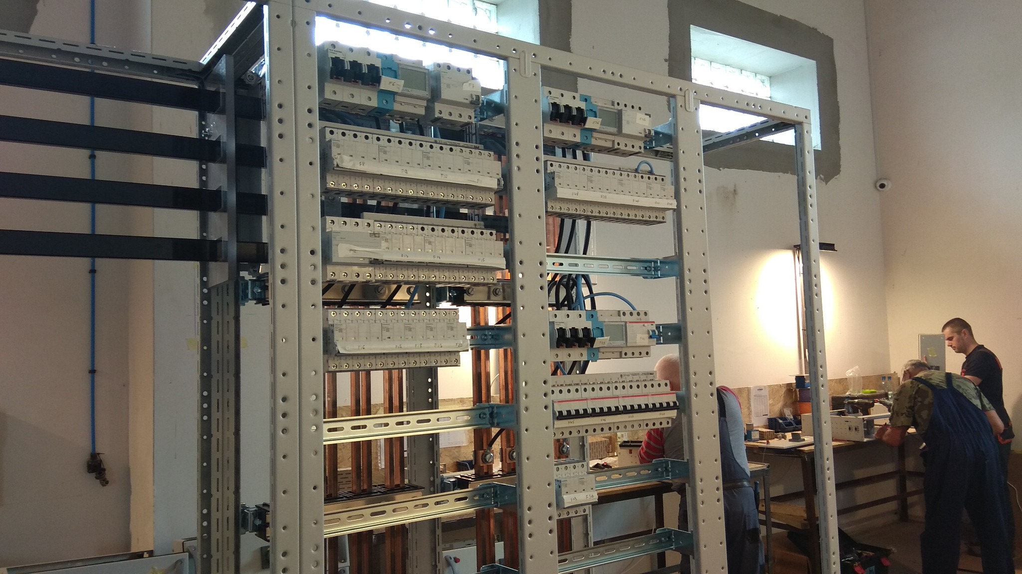 Budowa szaf sterowniczych i rozdzielczych.