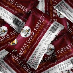 Krasovski.pl - Stos opakowań batonów energetycznych Honey Trap z informacjami o składzie i wartościach odżywczych, z wyraźnym logo marki i hasłem 'Think Positive!'