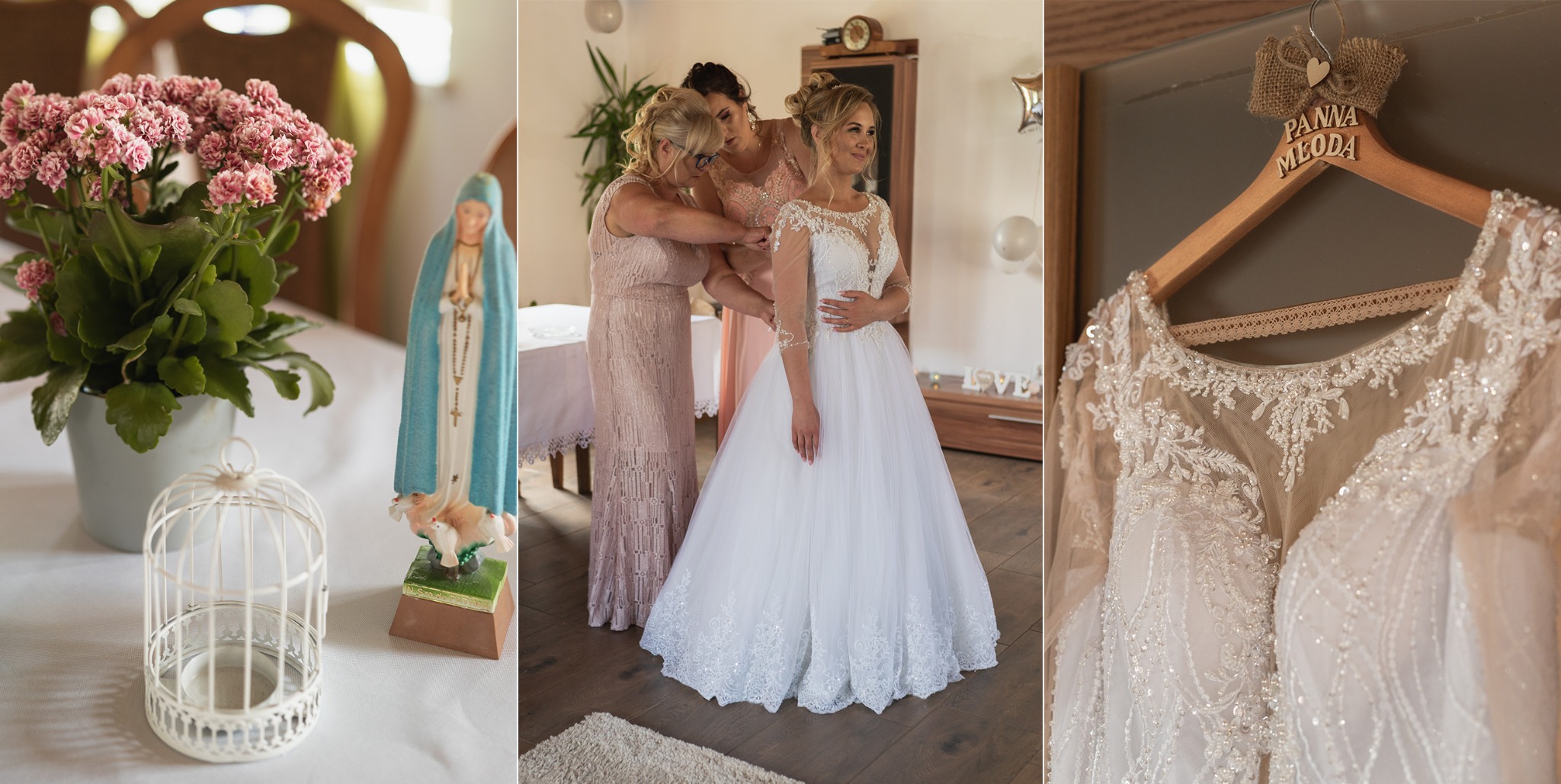 Panna młoda w sukni ślubnej, dopinana przez dwie kobiety w pastelowych sukienkach, w tle wieszak z napisem 'Panna Młoda', figurka Matki Boskiej i kwiaty.