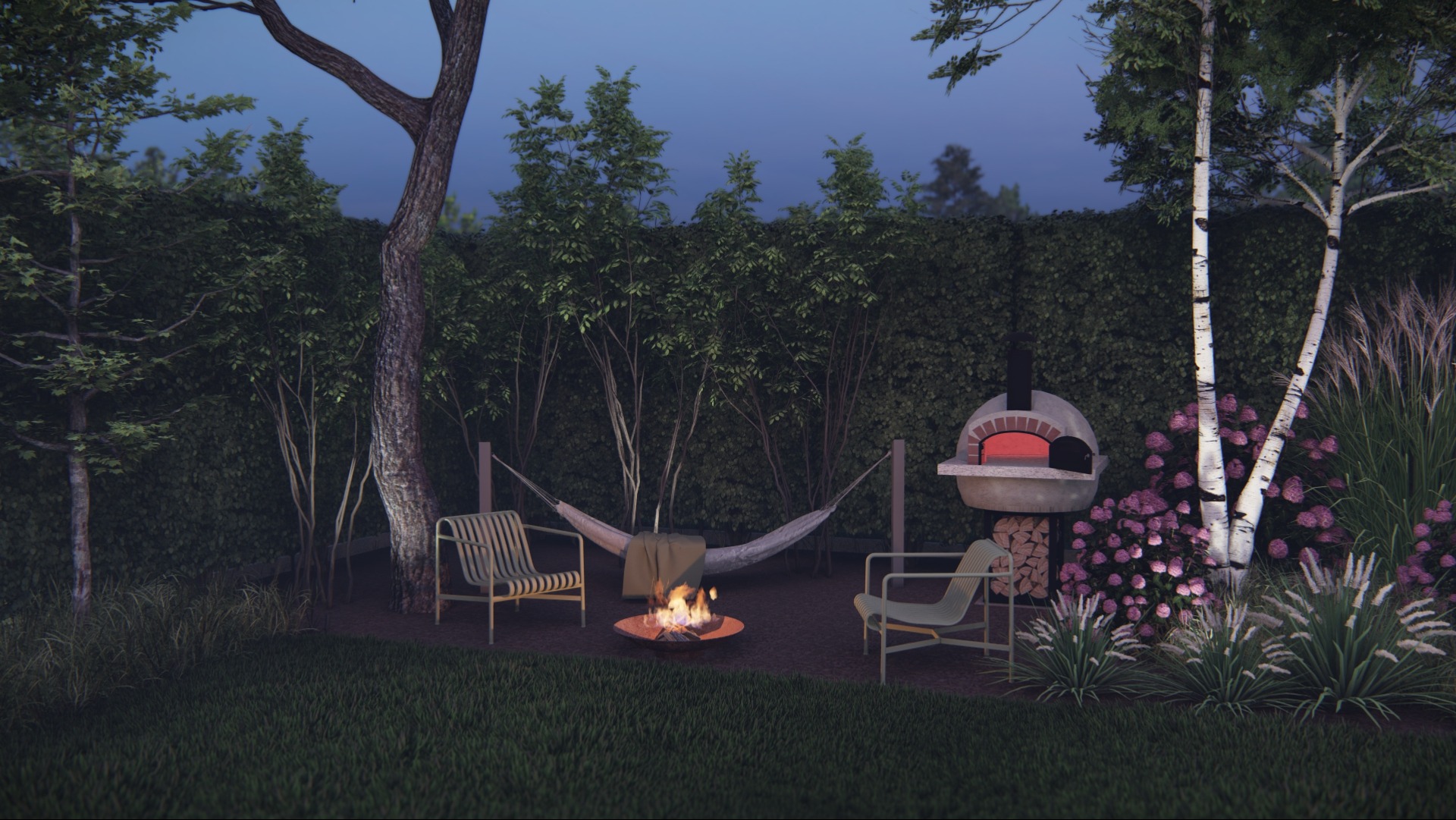 Wieczorny ogród z paleniskiem, hamakiem, piecem do pizzy i kwitnącymi hortensjami podświetlonymi światłem, dwie minimalistyczne krzesła ogrodowe po bokach paleniska.