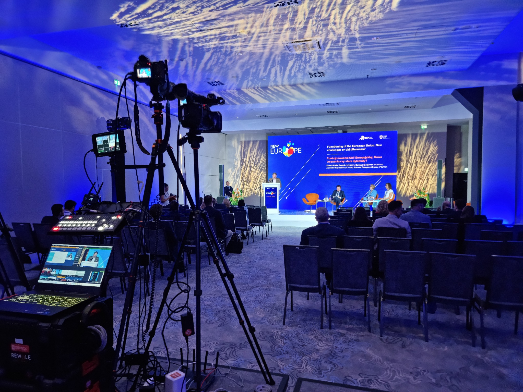 Transmisja na żywo na YouTube oraz Facebook z konferencji międzynarodowej (2 języki)