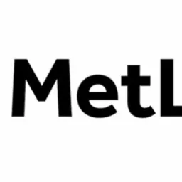 Logo firmy MetLife z charakterystycznym znakiem graficznym w kolorach niebieskim i zielonym.