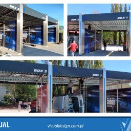 VISUAL Sp. z o.o. - Montaż konstrukcji stalowej myjni samochodowej z grafiką reklamową. Widoczne trzy stanowiska oznaczone jako BOX 1, BOX 2, BOX 3. Pracownicy na drabinach.