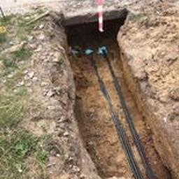 Budowa zasilania rozbudowanej radioterapii w Kielcach zasilanie rezerwowe główne, montaż złącza, pomiary elektryczne, roboty ziemne elektro-instalatorstwo.