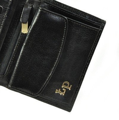 Tłoczymy inicjały w kolorze skóry oraz złotym i srebrnym