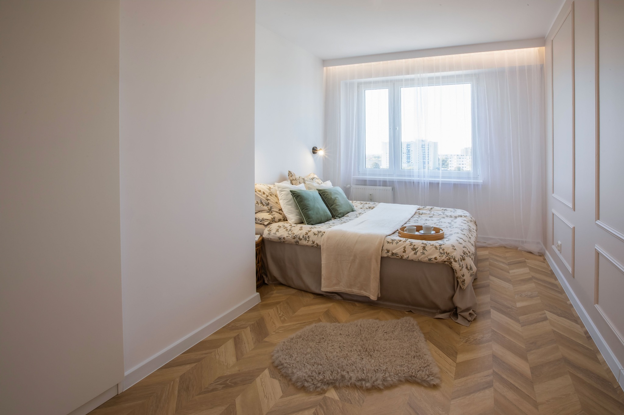 Kiedyś duży salon aktualnie sypialnia a za ścianą pokój na biuro lub pokój dziecka.