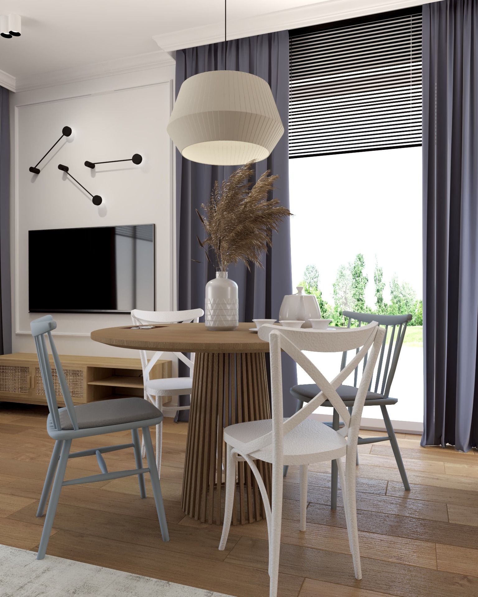 Jadalnia w neutralnych barwach: okrągły drewniany stół z wazonem z suszonymi trawami, otoczony krzesłami w odcieniach bieli i szarości, na tle zasłoniętego okna i minimalistycznej dekoracji ściennej.