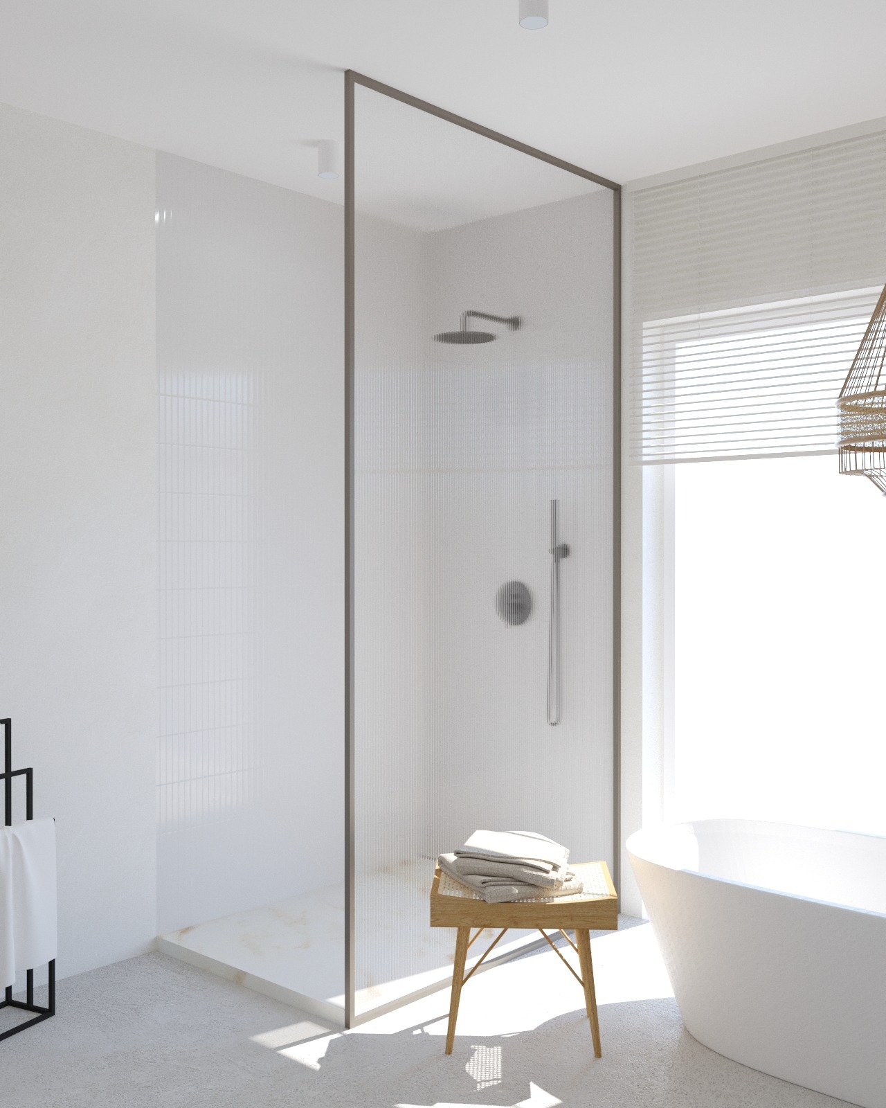 Minimalistyczna łazienka w bieli: szklana kabina prysznicowa z deszczownicą, drewniany stołek z ręcznikami, owalna wanna przy oknie z żaluzjami.