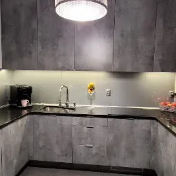 Kuchnia w kolorze betonu