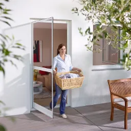 Moskitiera drzwiowa skrzydłowa.