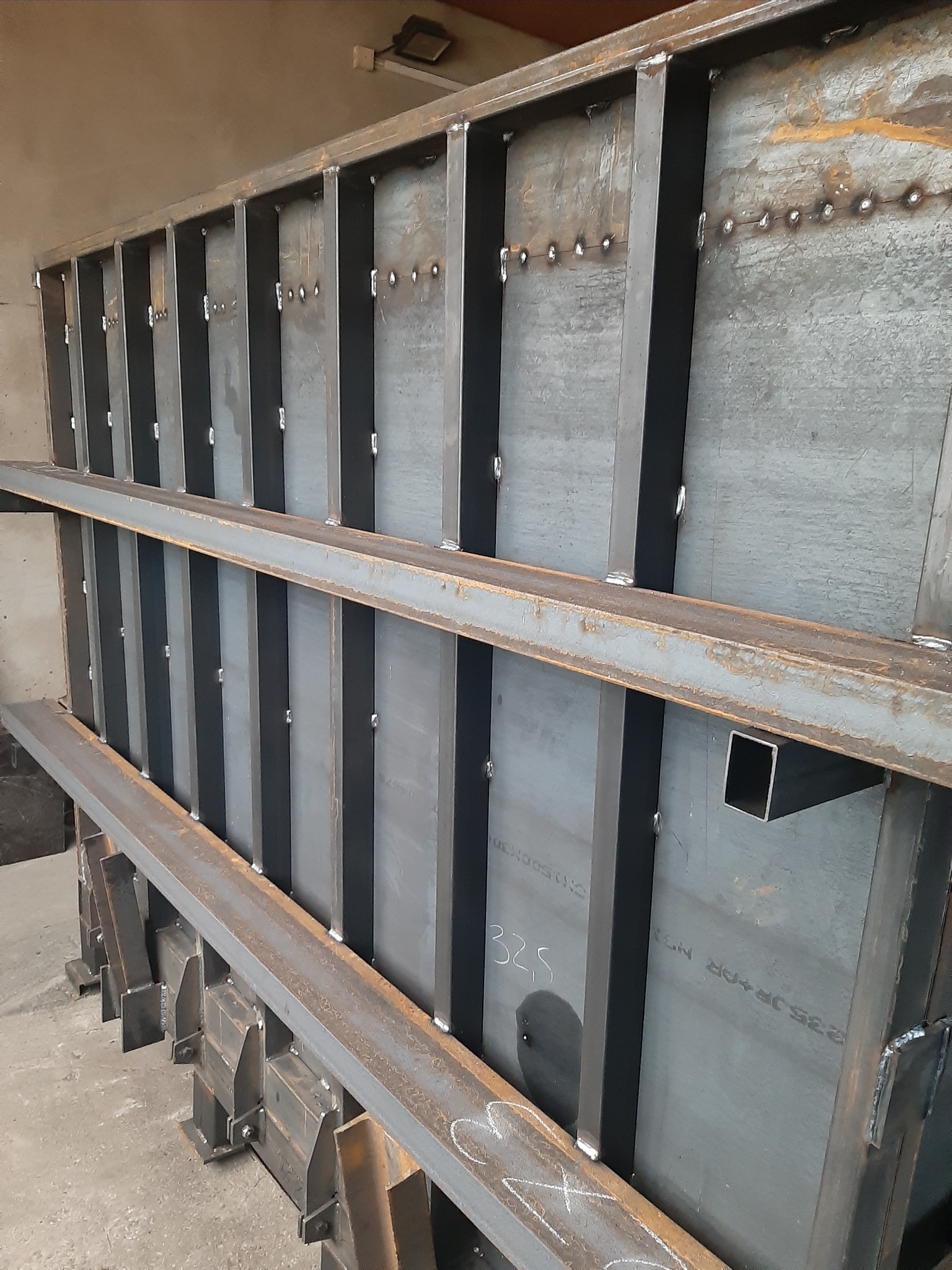 Konstrukcje stalowe jako formy do betonu