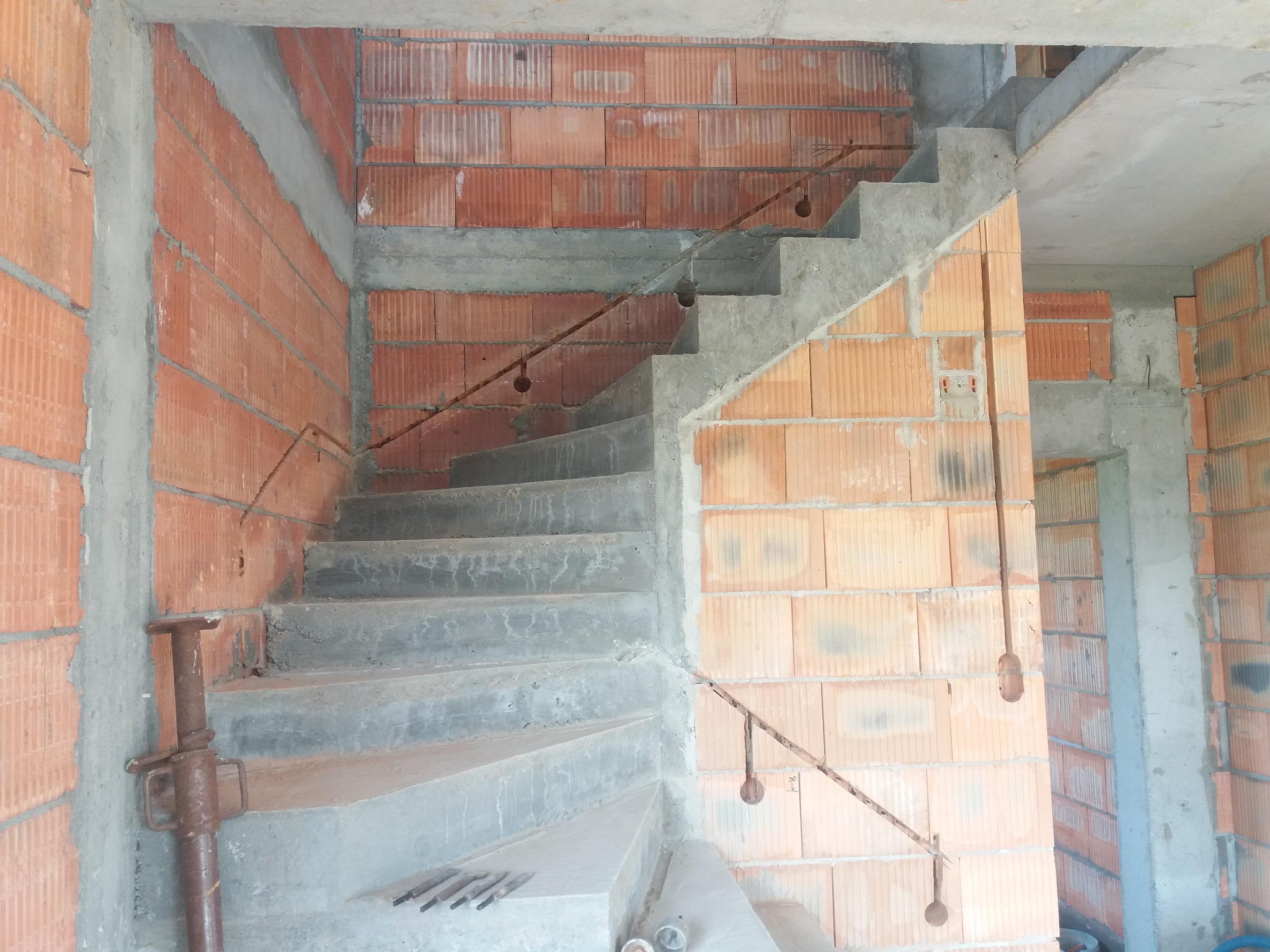 bruzdy przygotowane pod instalacje elektryczną