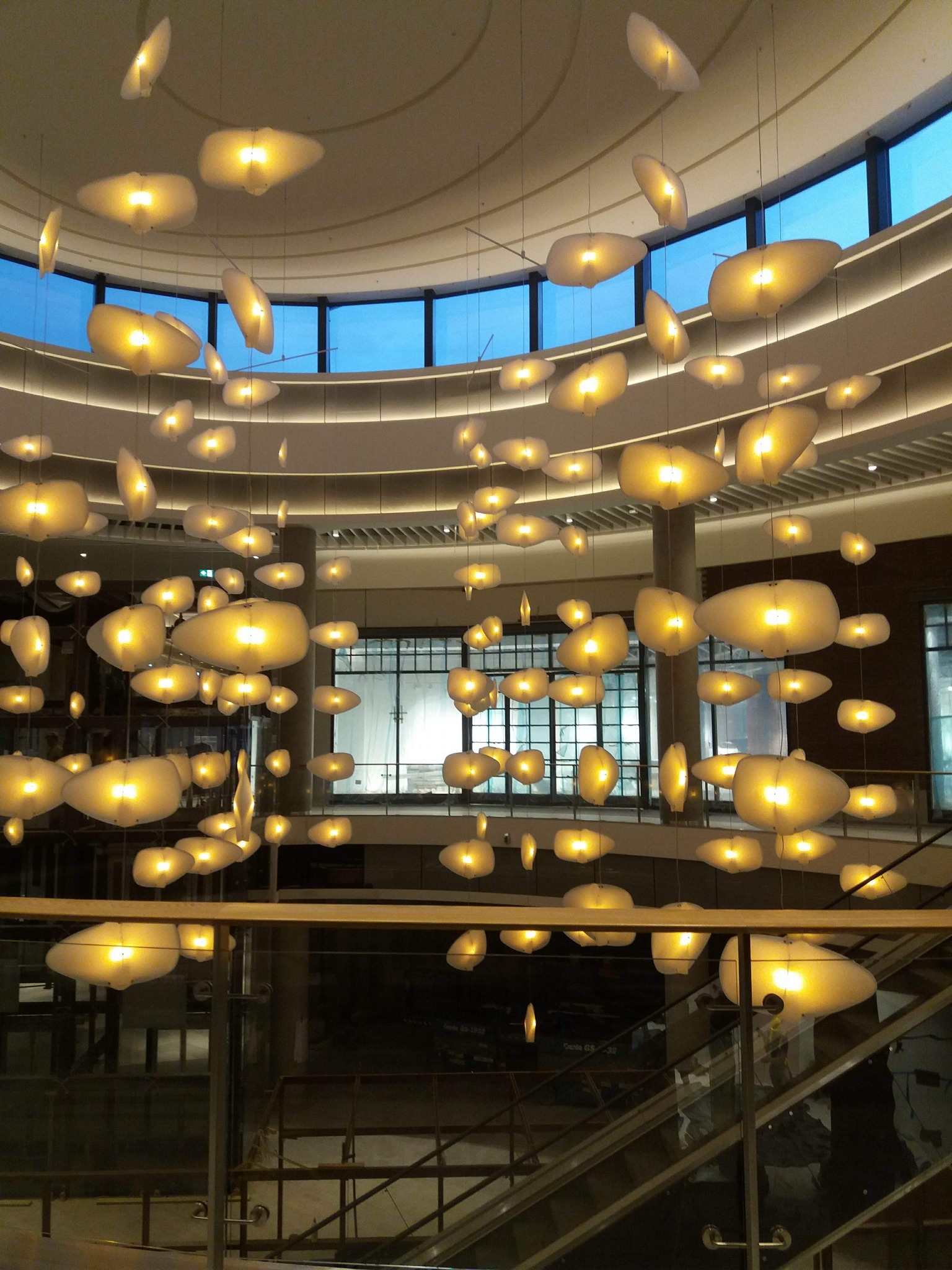 oświetlenie w galerii