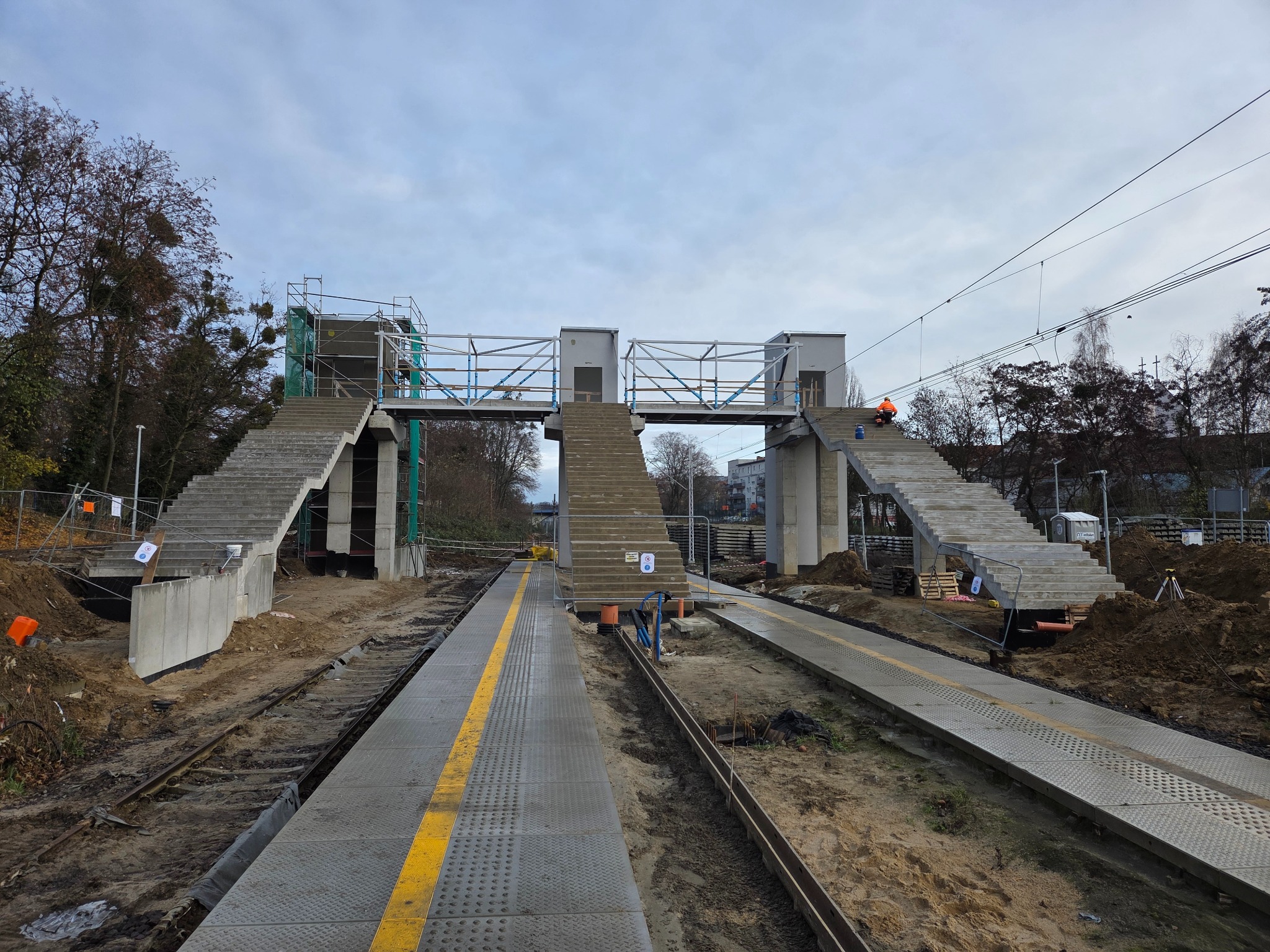 kładka z szybami windowymi SKM Szczecin