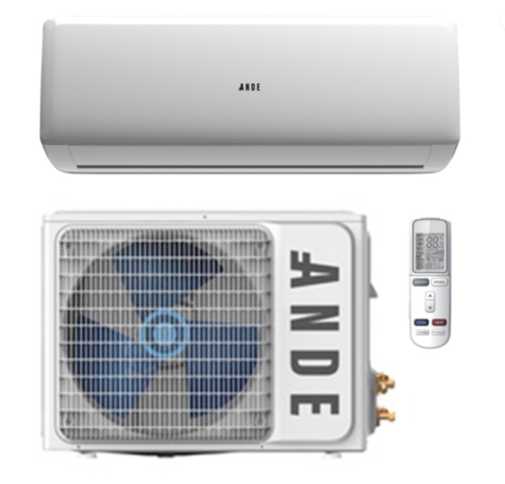 Biała klimatyzacja split marki ANDE z jednostką wewnętrzną, zewnętrzną i pilotem, na białym tle.