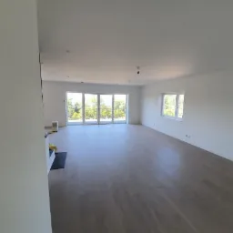 Szpachlowanie, malowanie oraz montaż paneli. Kwiecień 2020.