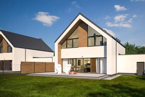 Nowoczesny dom jednorodzinny z białymi ścianami, ciemnym dachem i dużymi oknami, widok z ogrodu na elewację frontową.