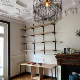 Jedno z ciekawszych zleceń. Renowacja zabytkowej sztukaterii na suficie. Strop w starej nieużywanej teraz konstrukcji.