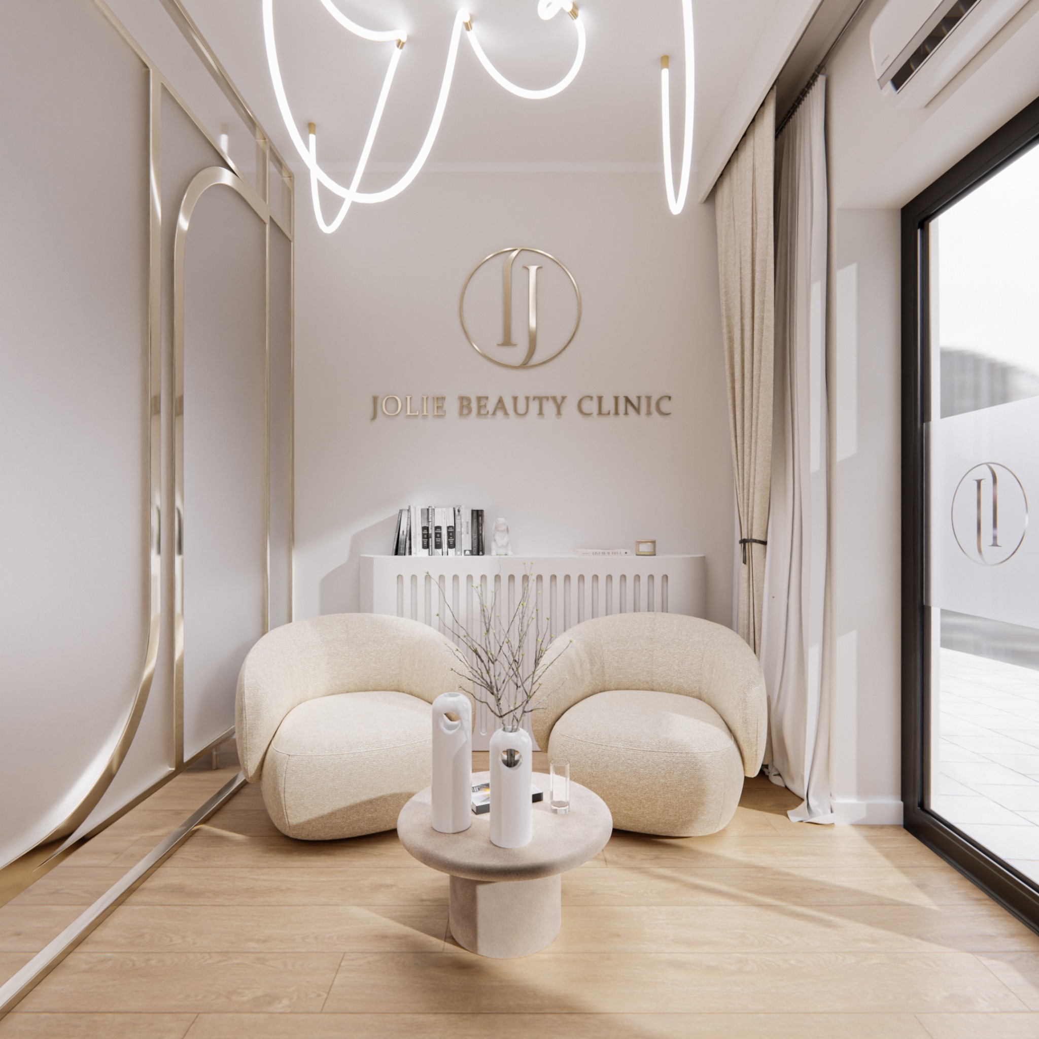 Kremowe fotele w jasnym wnętrzu salonu kosmetycznego, z minimalistycznym oświetleniem i logo Jolie Beauty Clinic na ścianie, tworzą elegancką przestrzeń.