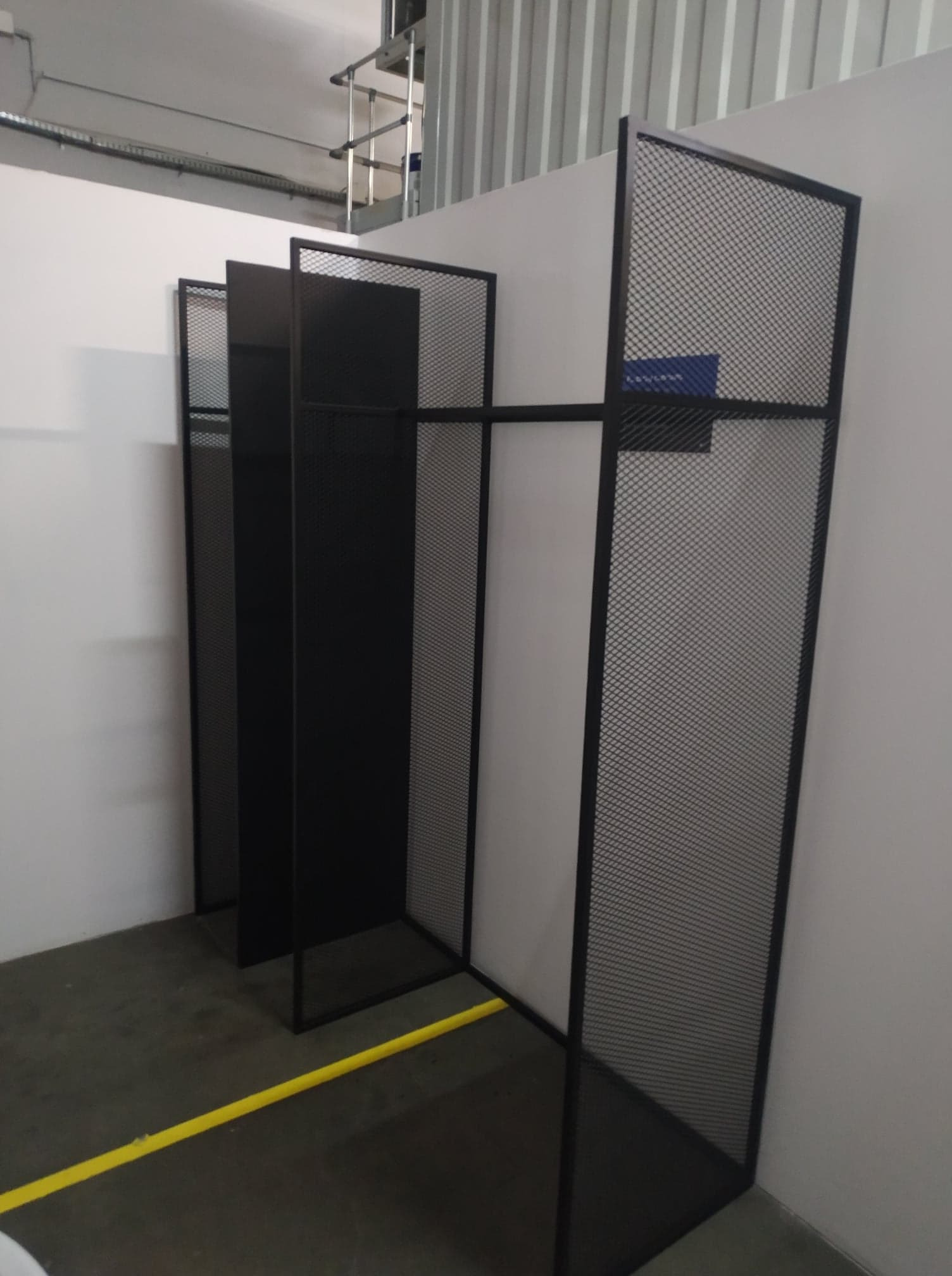 Wieszak na produkcji w stylu Loft