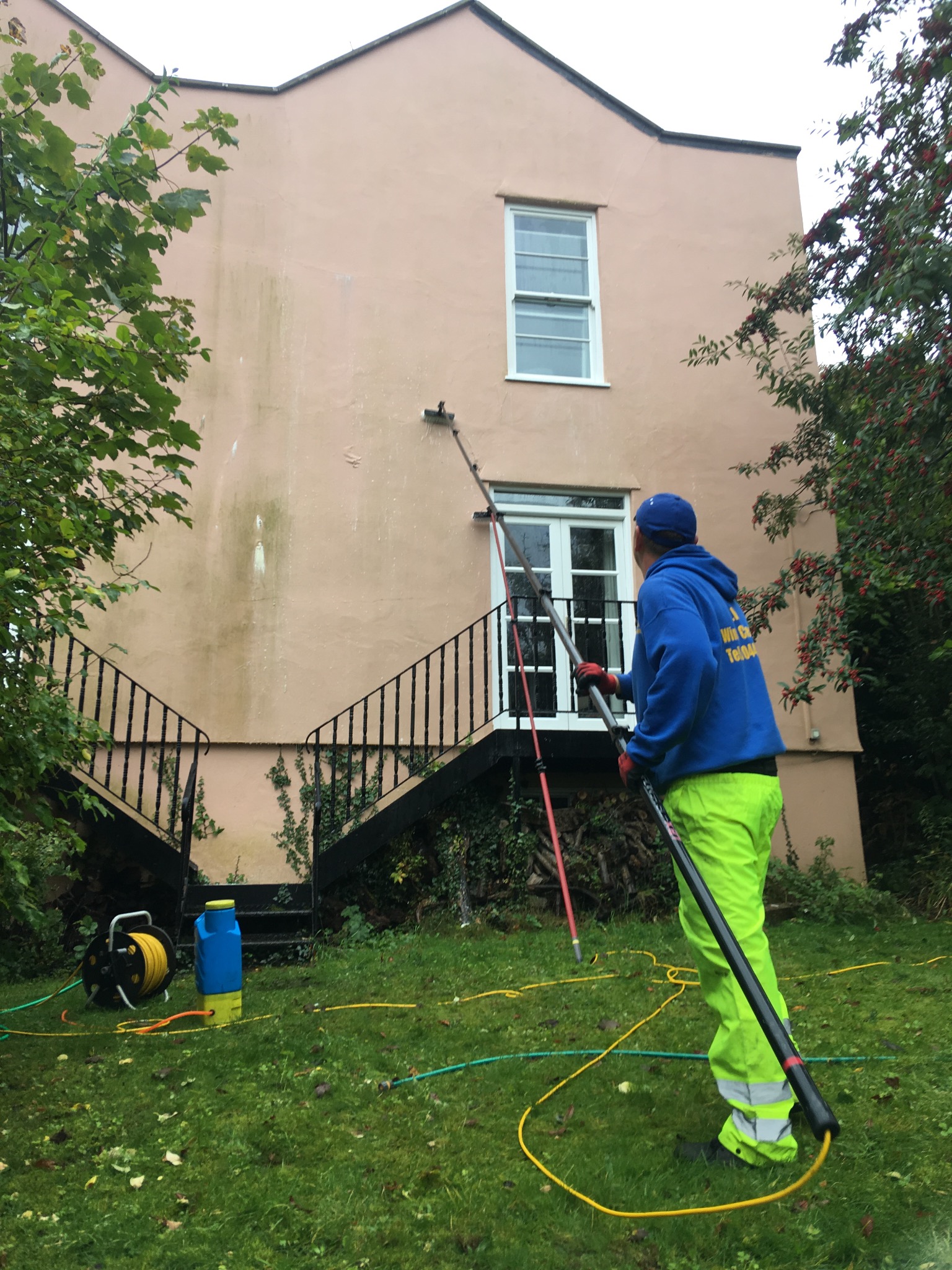 Czyszczenie elewacji metodą soft wash