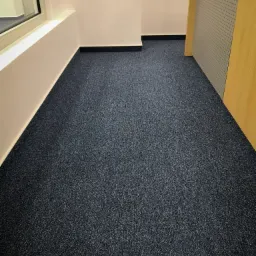 Montaż wykładziny dywanowej w obiekcie biurowym - Warszawa