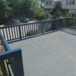 Taras izolacja papa + barierka tarasowa drewniana